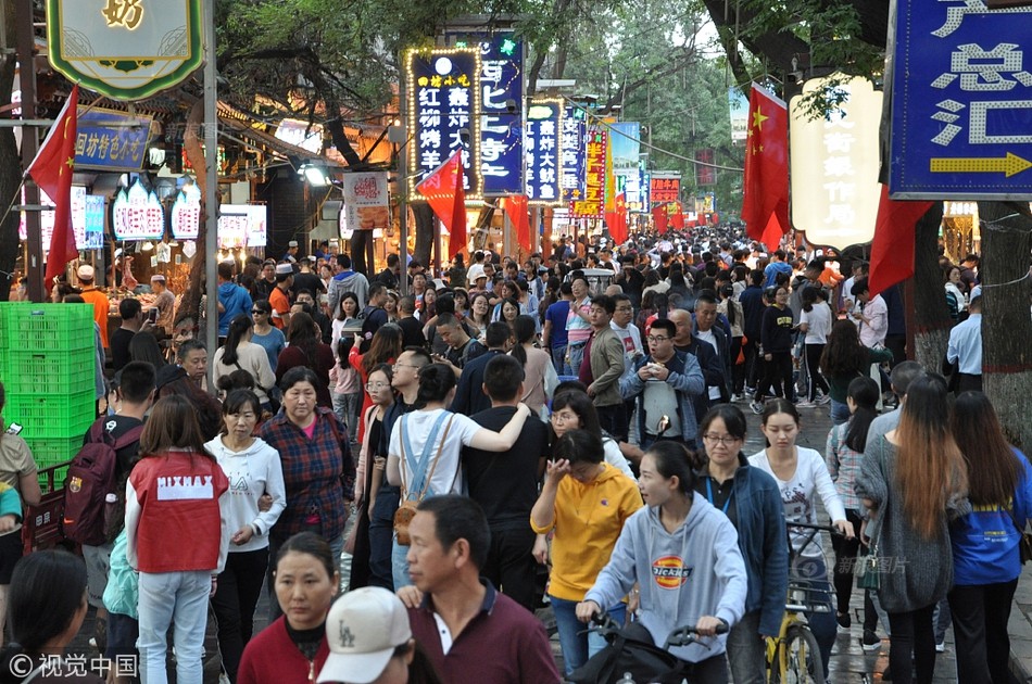 國(guó)慶首日景點(diǎn)人從眾 十一 國(guó)慶