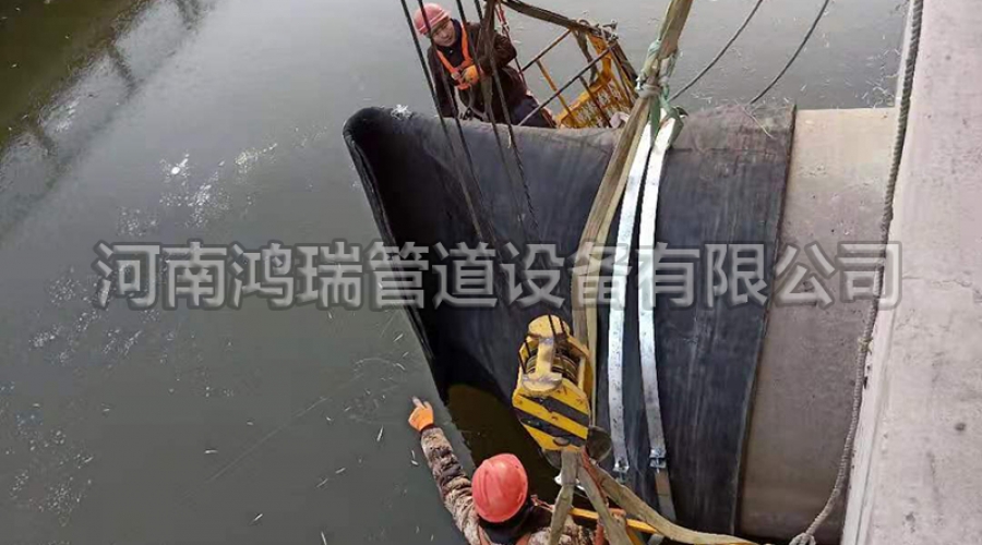 卡箍式鴨嘴閥橡膠單向閥安裝現(xiàn)場(chǎng)