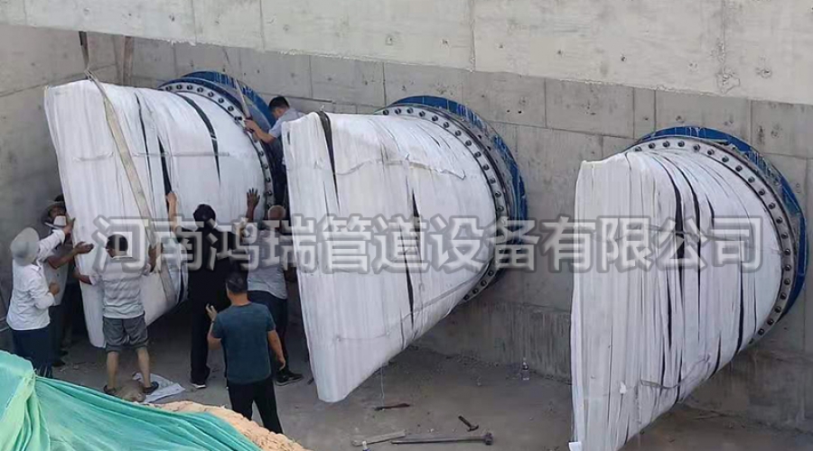 法蘭式鴨嘴閥橡膠止逆閥安裝現(xiàn)場